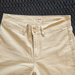 Levi's Kahki Cropped Jeans